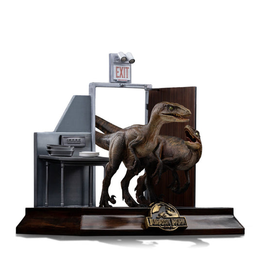 Jurassic Park Figurine Raptors At the Kitchen S Door Art Scale