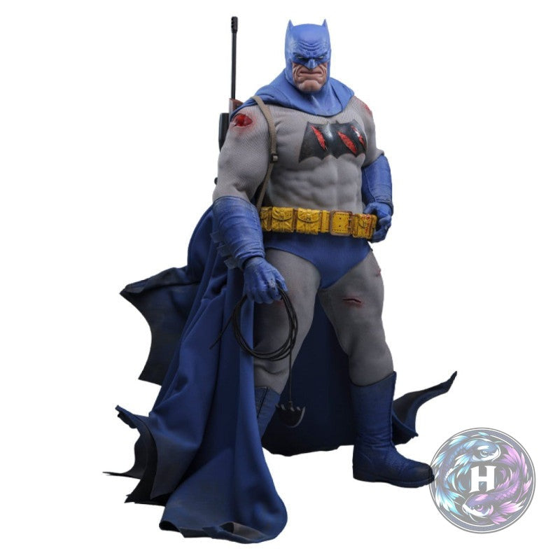 Dc Comics Batman the Dark Knight Returns Figurine Batman Battle Damaged Comic Masterpiece
